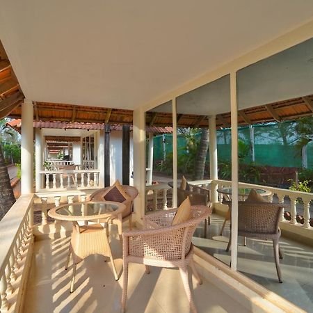 Morjim Holiday Beach Resort Exterior foto