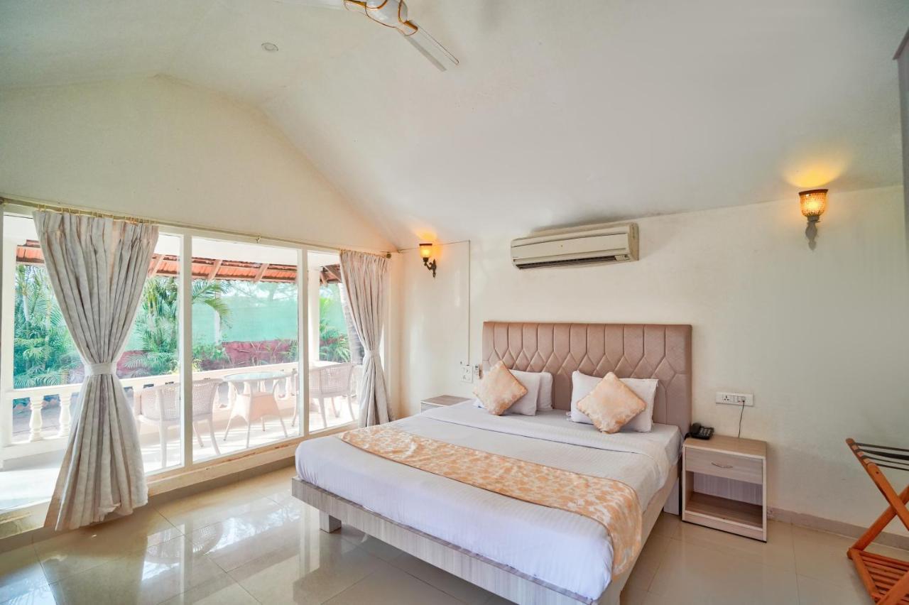 Morjim Holiday Beach Resort Exterior foto