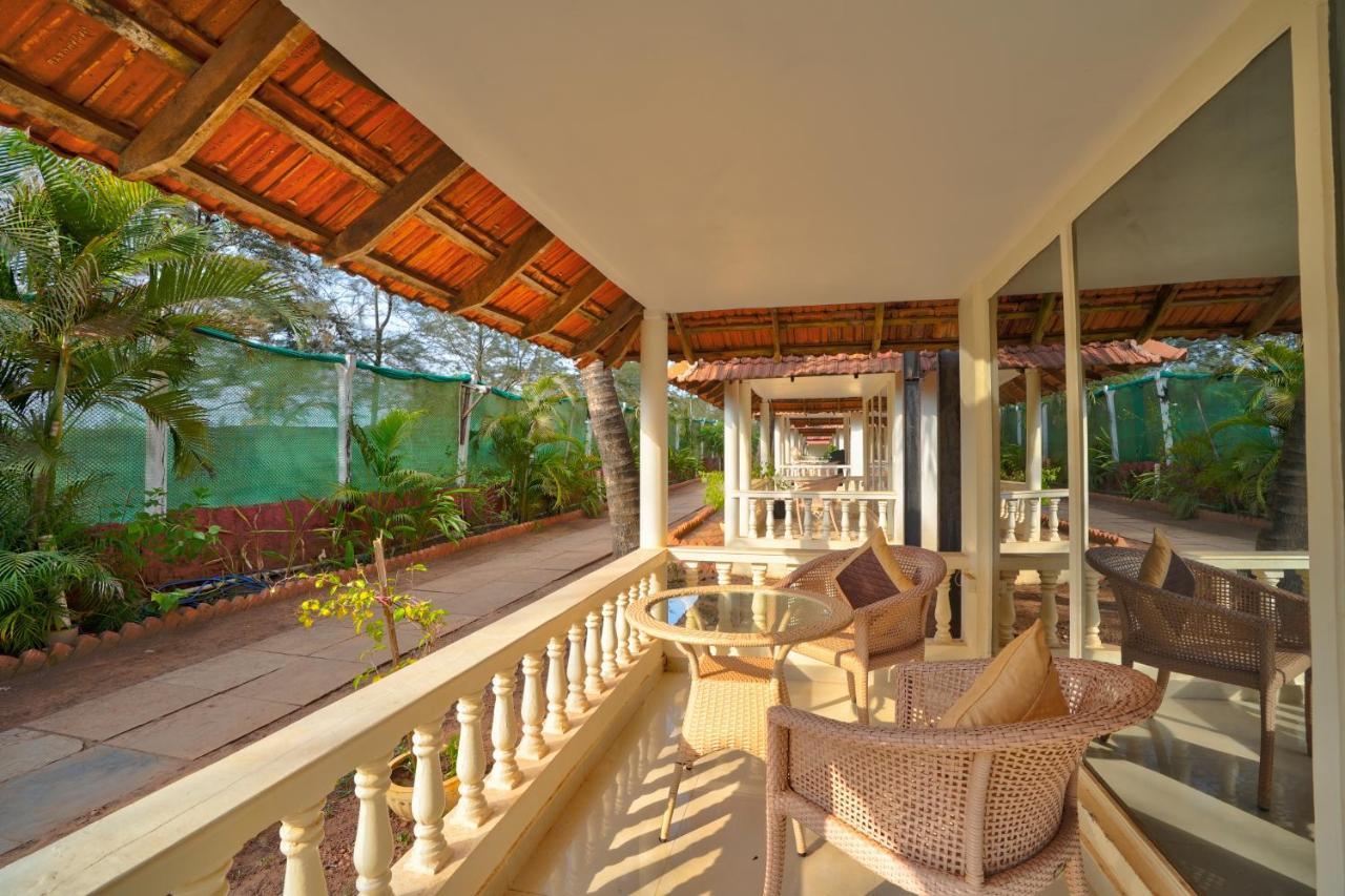 Morjim Holiday Beach Resort Exterior foto