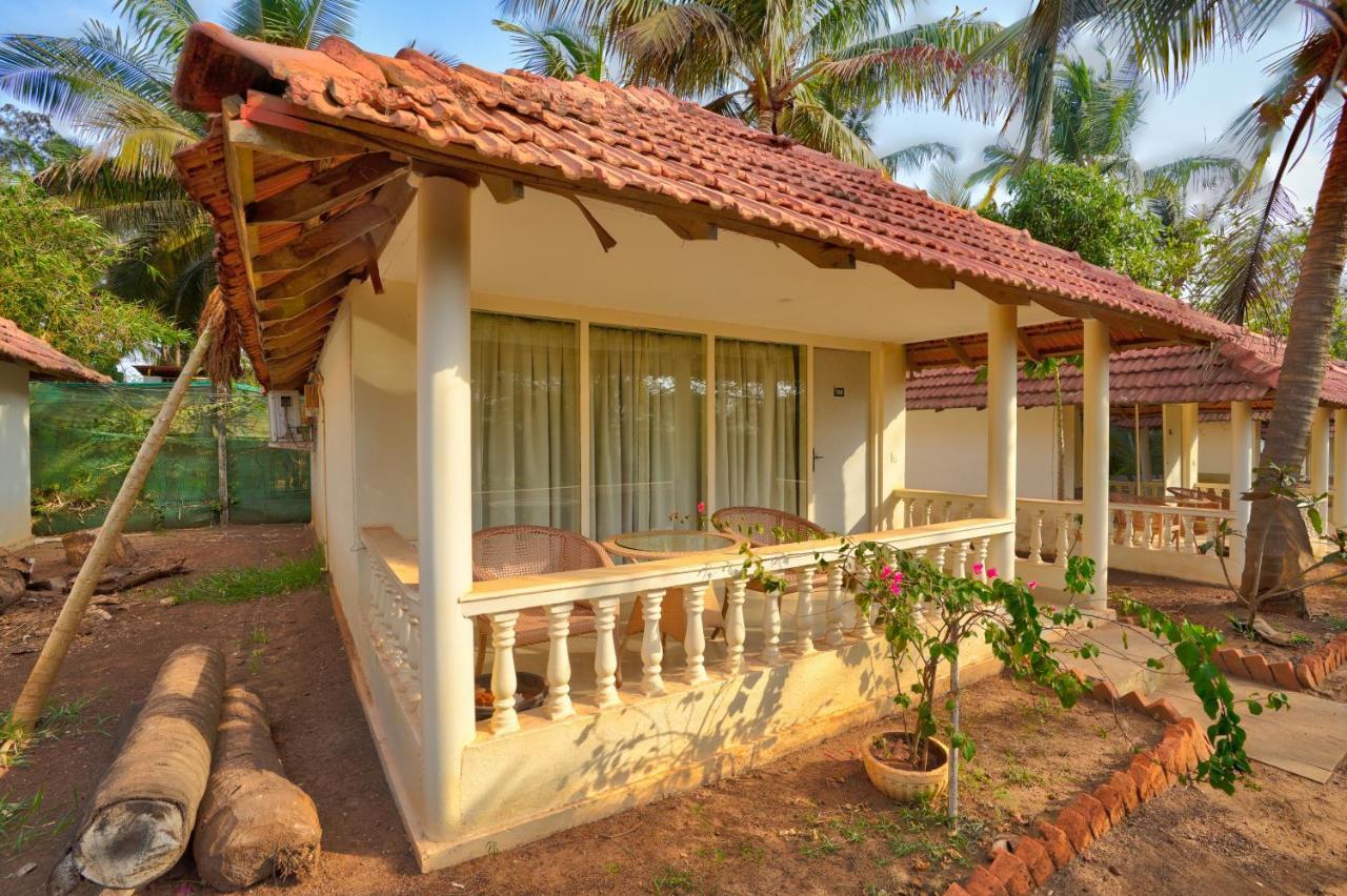 Morjim Holiday Beach Resort Exterior foto