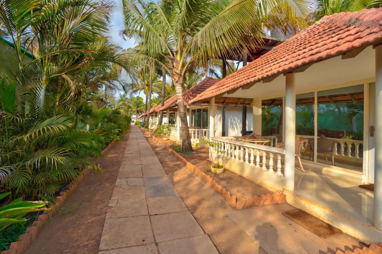 Morjim Holiday Beach Resort Exterior foto