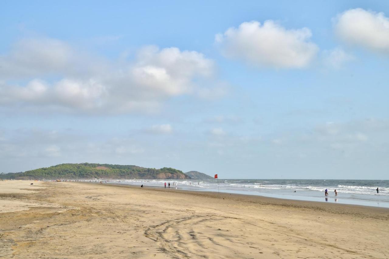 Morjim Holiday Beach Resort Exterior foto