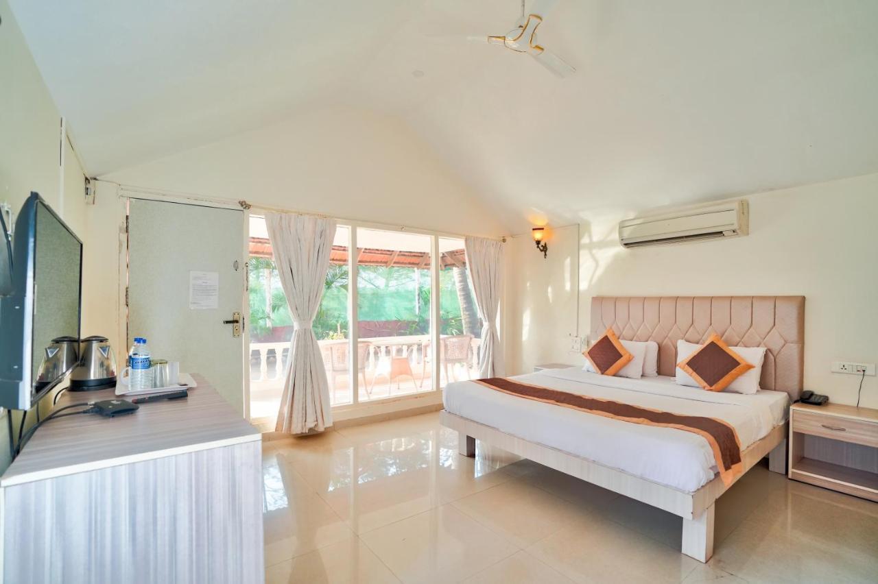 Morjim Holiday Beach Resort Exterior foto